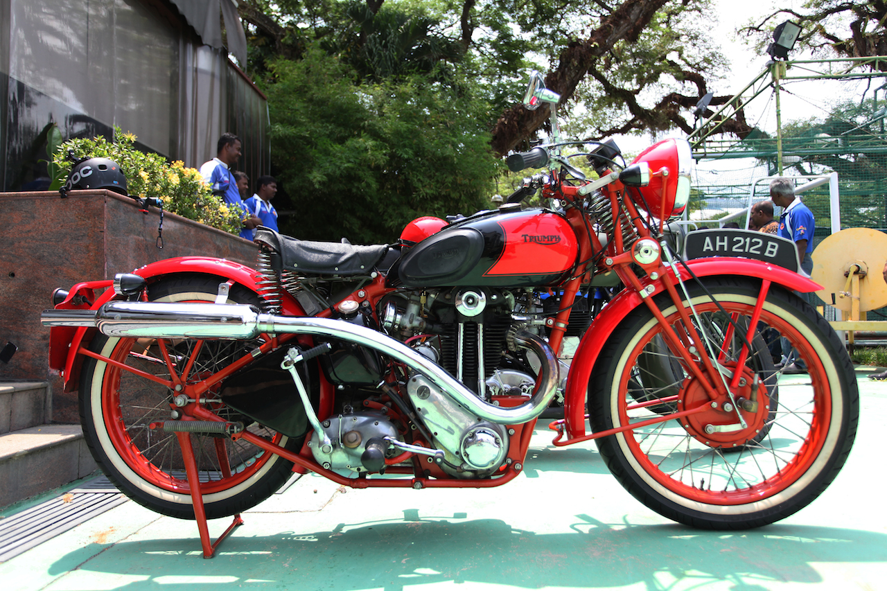 ROCK RED LIKE A MAN: A classic Triumph built for a man, man! 