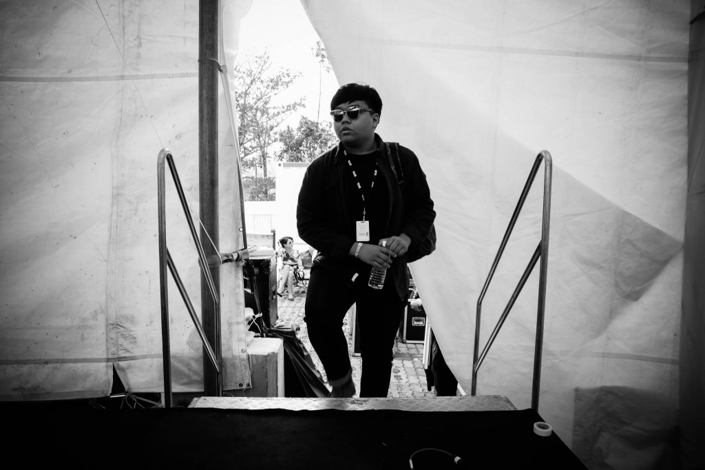 ENTER STAGE, RIGHT: Gema gets ready to set up.